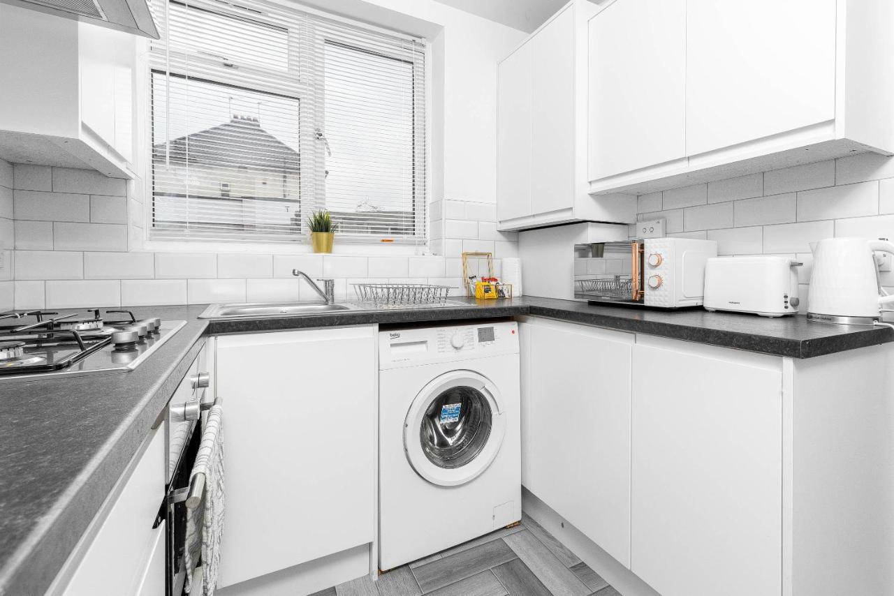 5 Bedroom House - 10 Guests - Multiple Off Street Parking - Garden - Smart Tv - Wifi - Contractors - Families - Groups 伯明翰 外观 照片