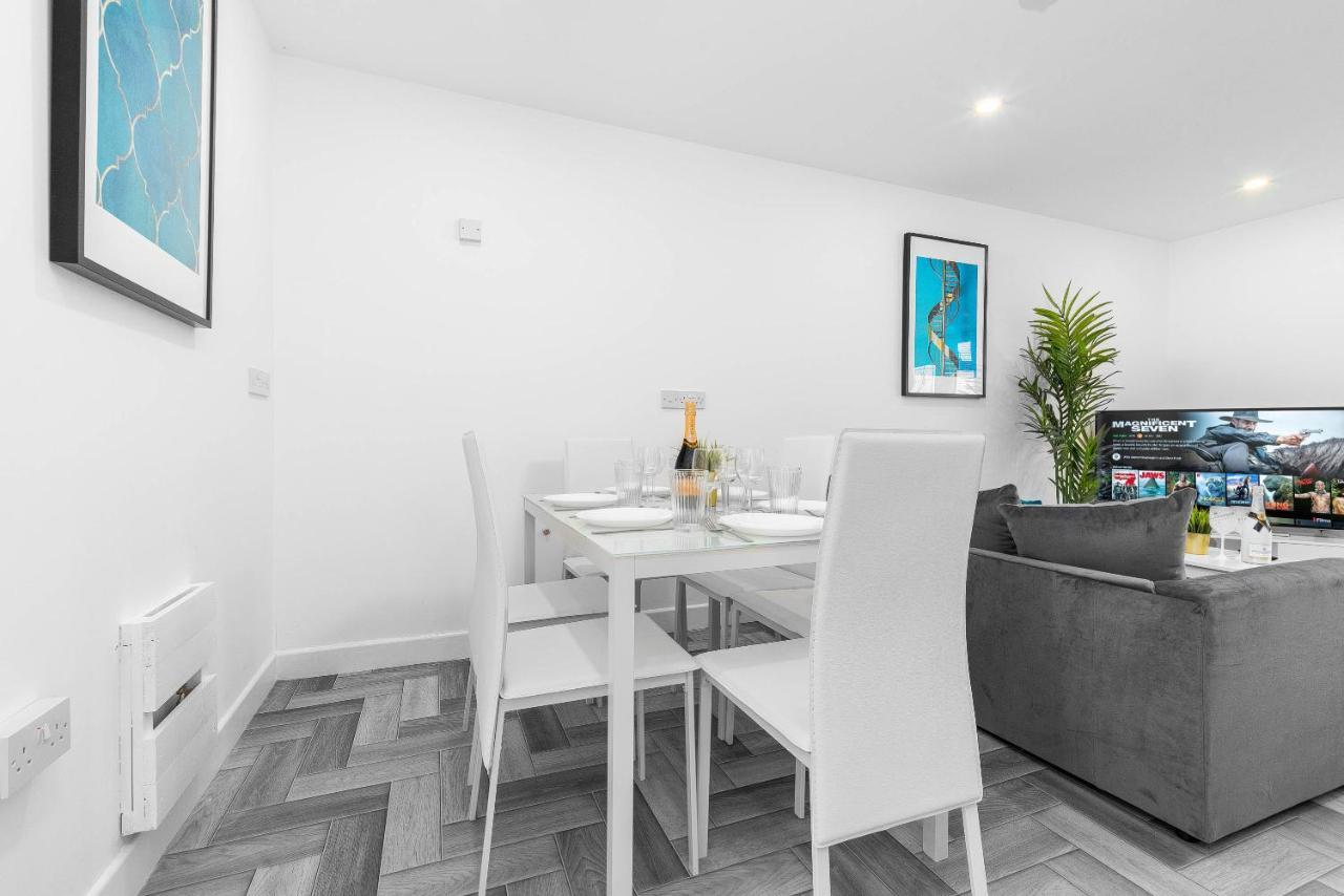 5 Bedroom House - 10 Guests - Multiple Off Street Parking - Garden - Smart Tv - Wifi - Contractors - Families - Groups 伯明翰 外观 照片